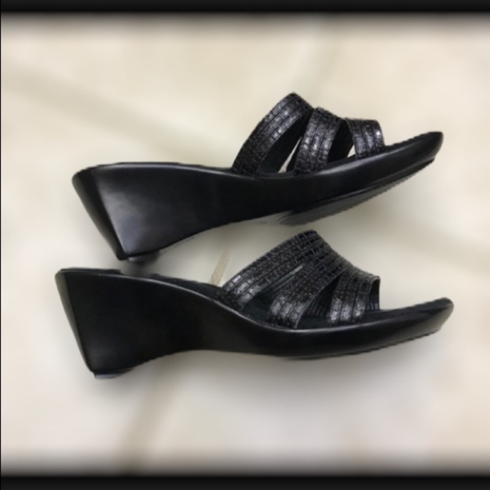 Nine West black slide wedges